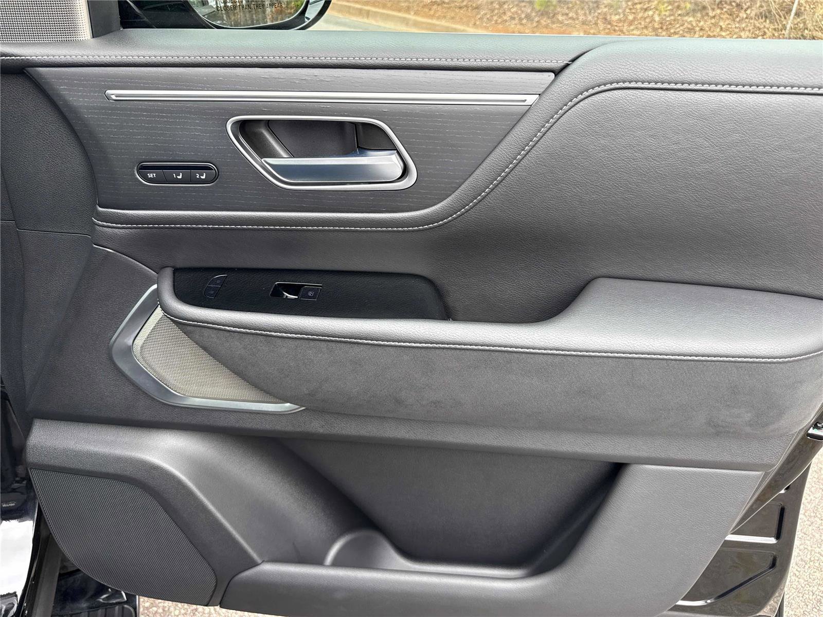 Certified 2025 INFINITI QX80 Sensory image 25