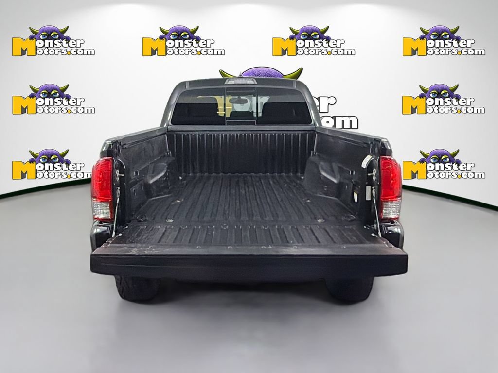 Used 2017 Toyota Tacoma TRD Sport AWD/4WD image 26