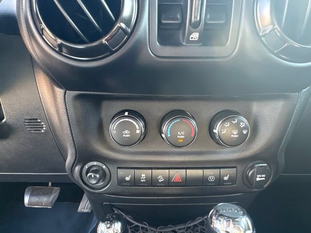 Used 2017 Jeep Wrangler Unlimited Sahara AWD/4WD image 21
