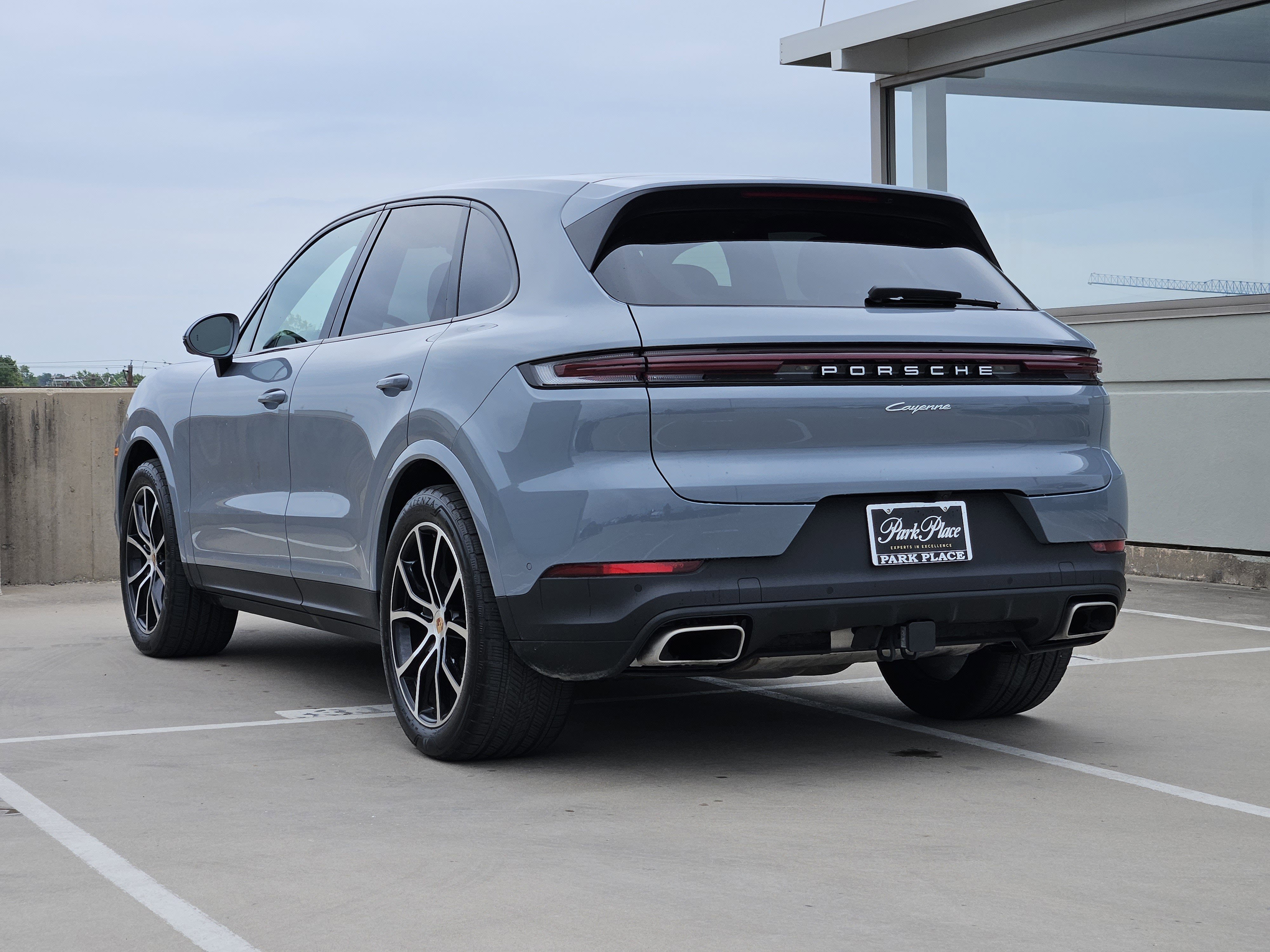 Used 2025 Porsche Cayenne AWD/4WD image 3