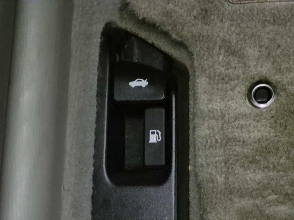 Used 2010 Toyota Camry XLE w/ Leather Pkg FWD image 19