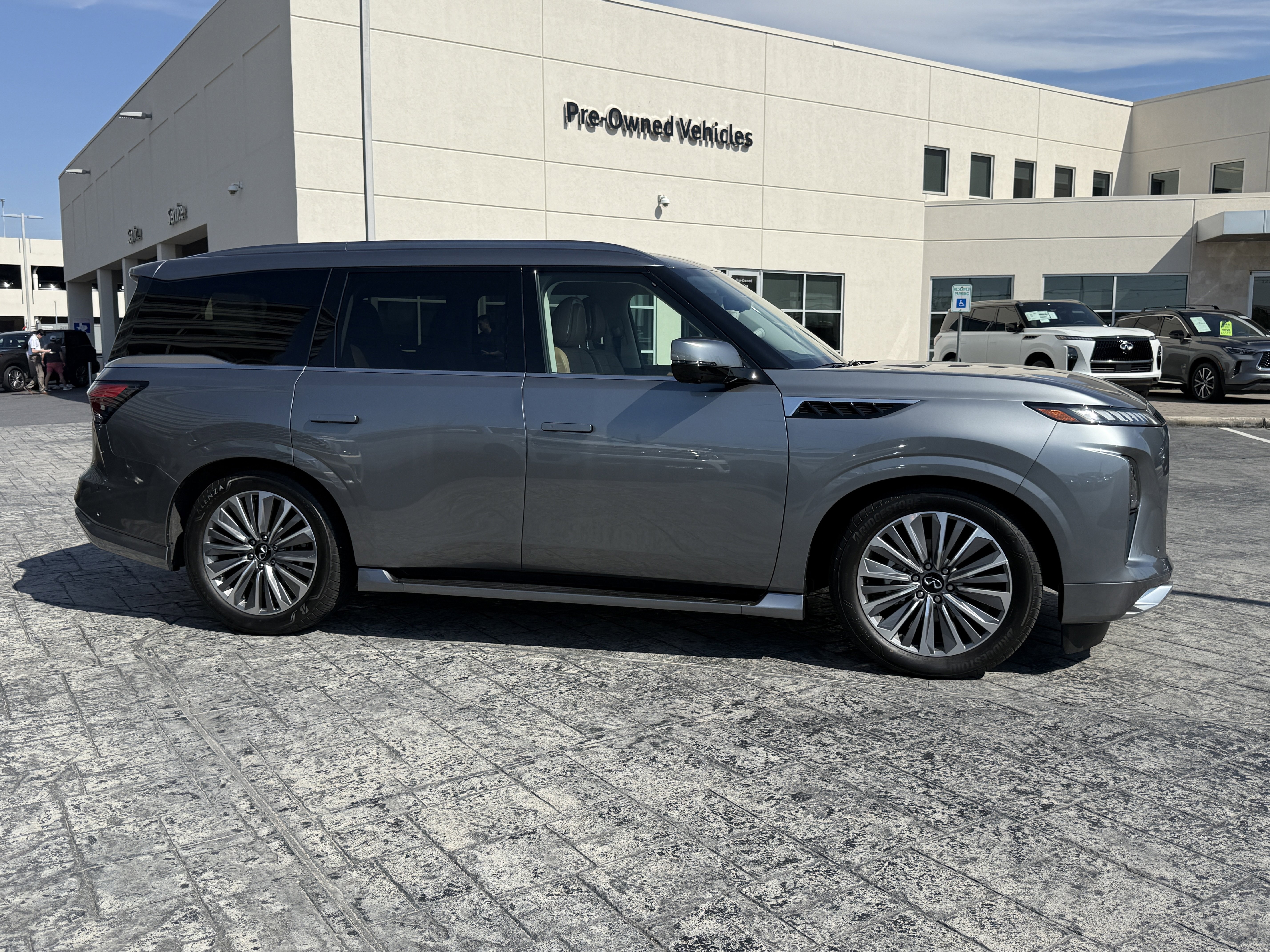 Certified 2025 INFINITI QX80 Sensory image 8
