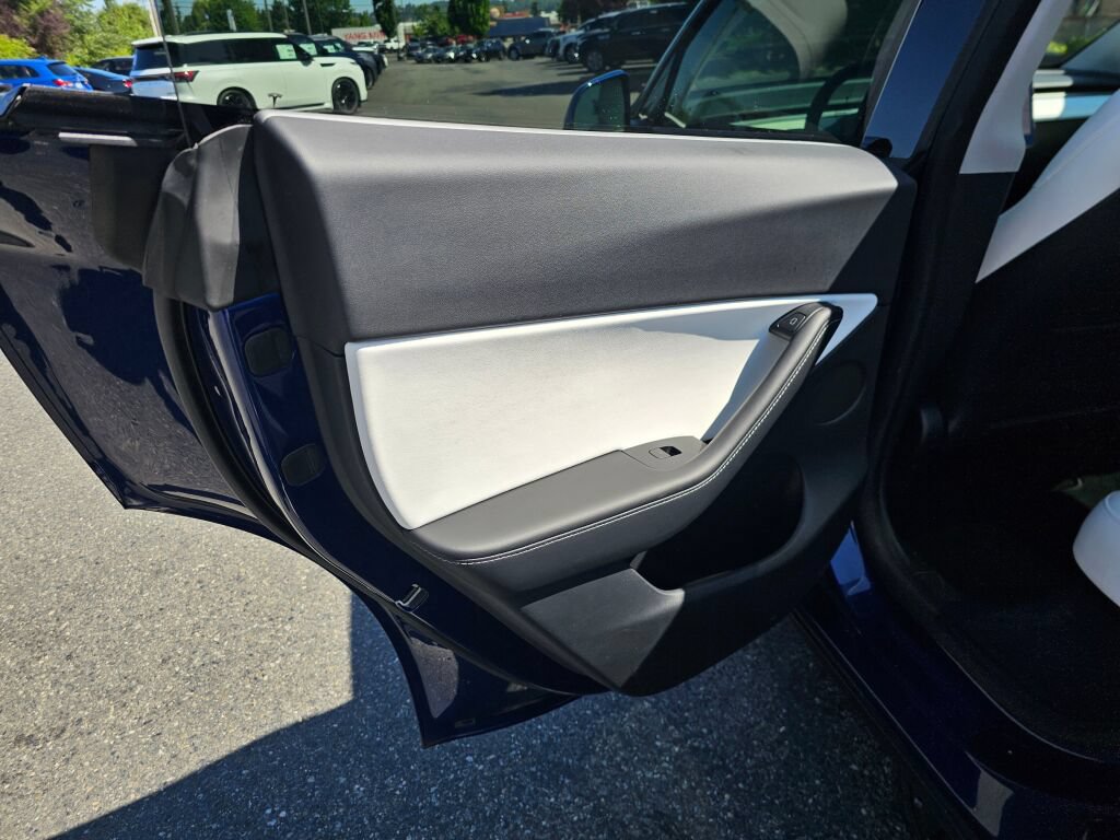 Used 2021 Tesla Model Y Long Range AWD/4WD image 19