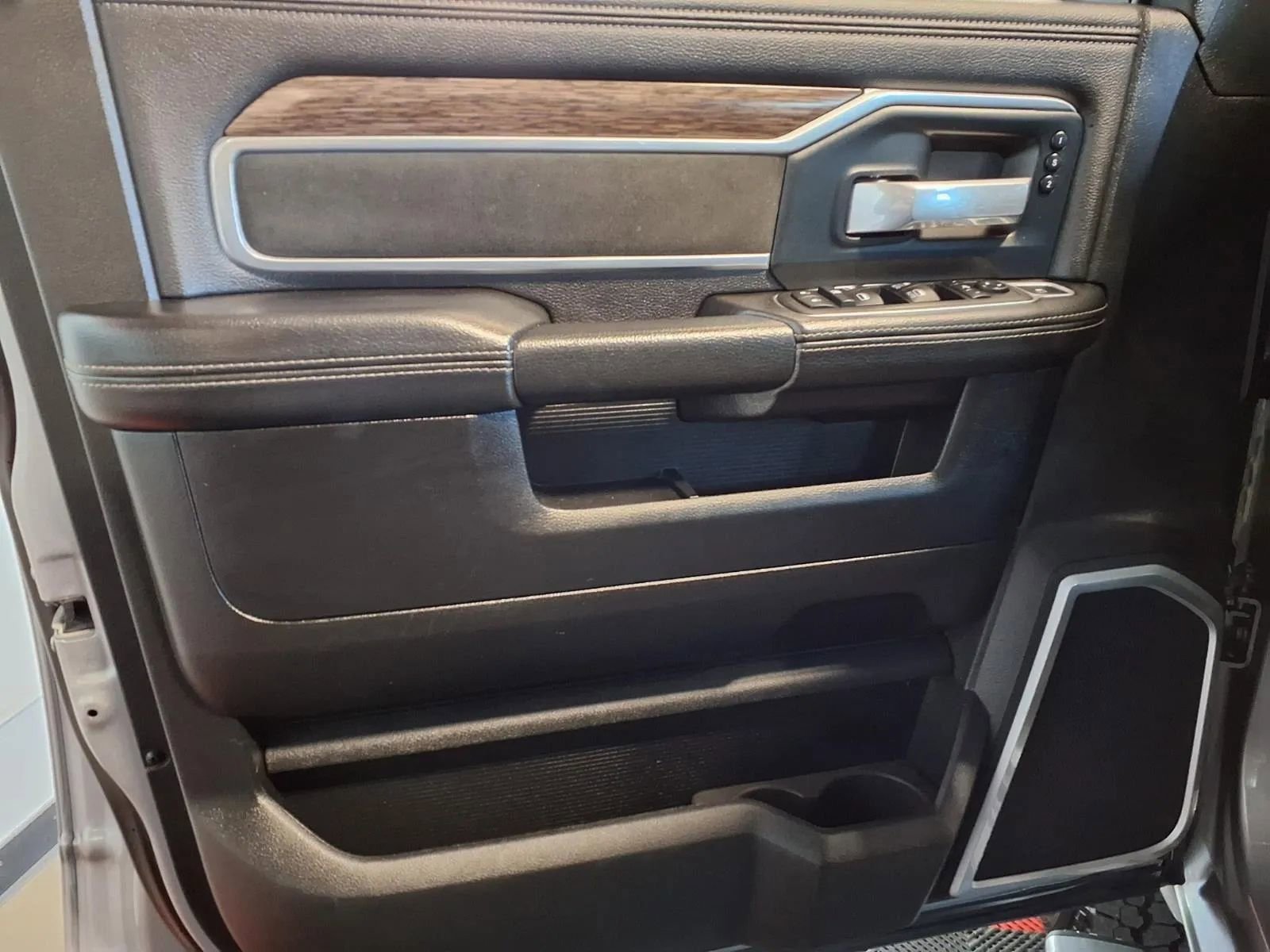 Used 2020 RAM 2500 Laramie AWD/4WD image 17