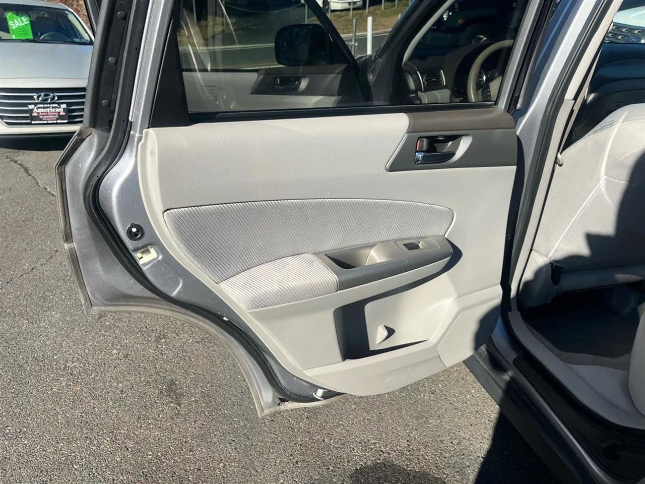 Used 2010 Subaru Forester 2.5X Premium image 14