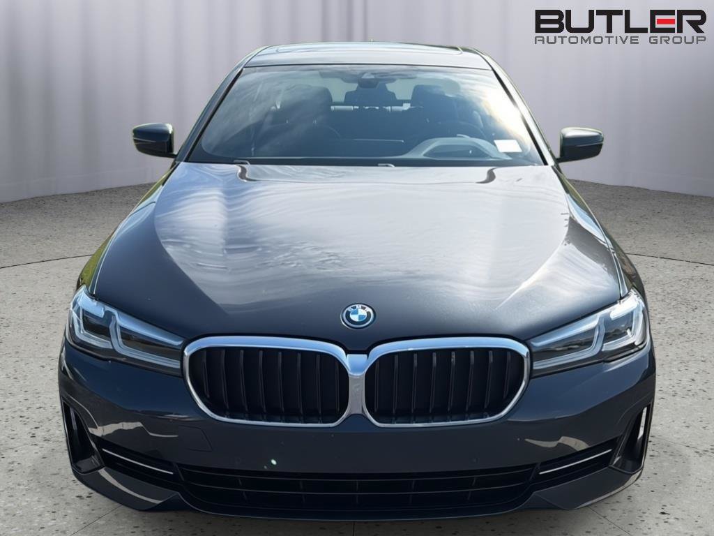 Used 2023 BMW 530e w/ Premium Package RWD image 4