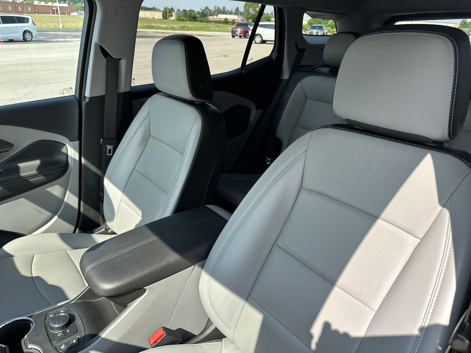 Used 2023 GMC Terrain SLT FWD image 10