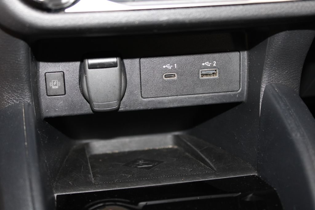 Used 2024 Nissan Versa SR FWD image 40
