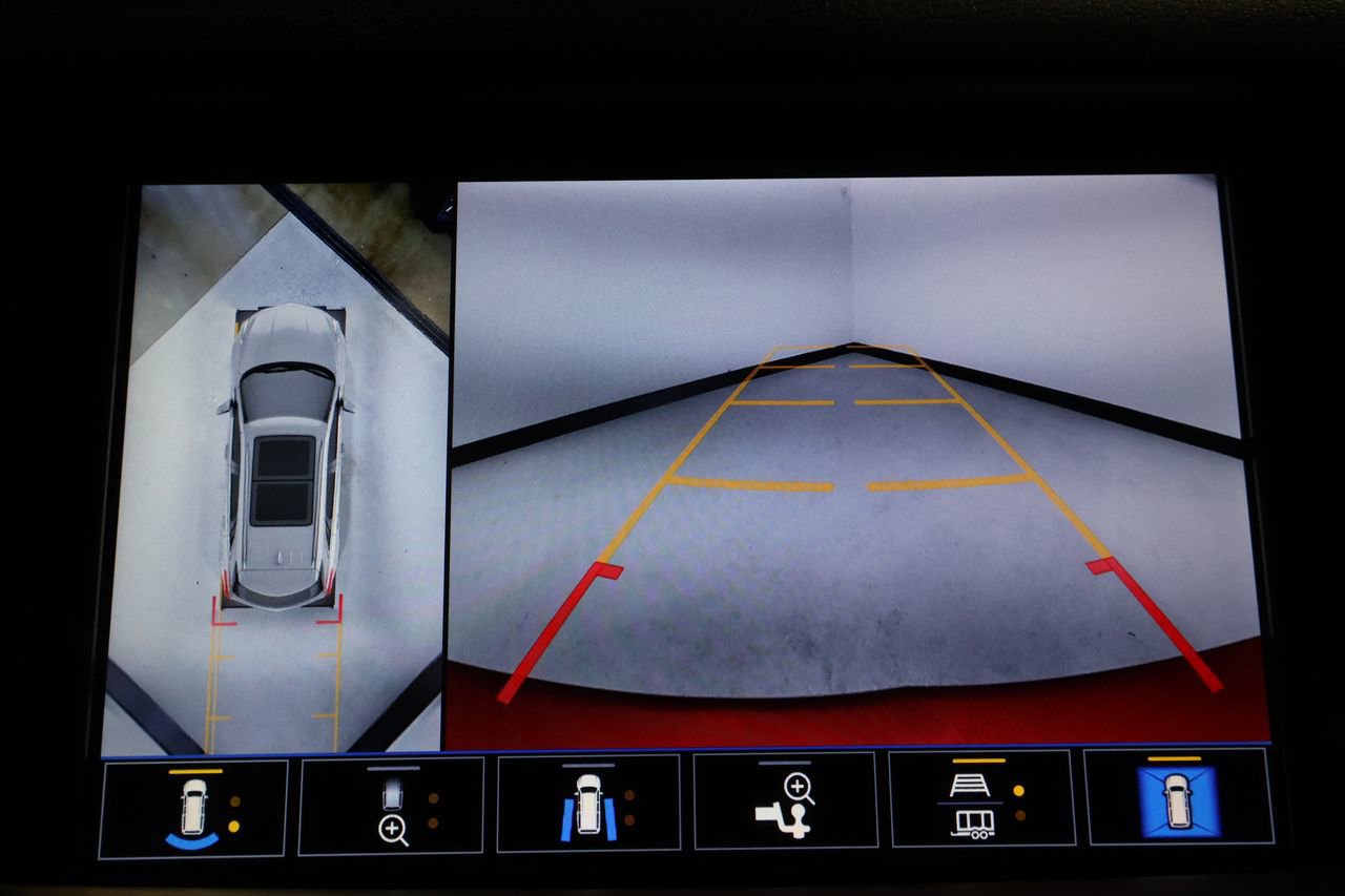 Used 2025 Cadillac XT5 Premium Luxury w/ Technology Package AWD/4WD image 13