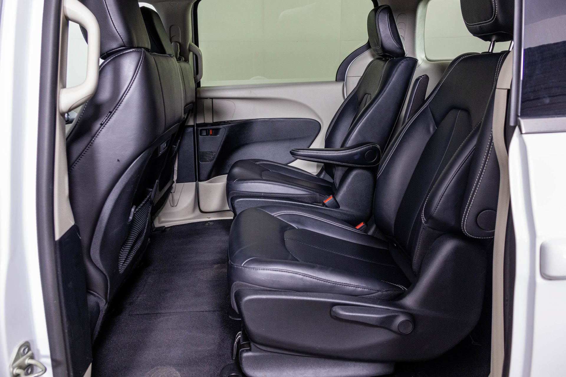 Used 2024 Chrysler Pacifica Limited FWD image 39