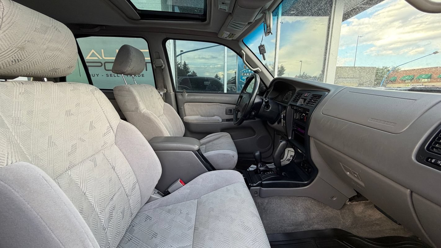 Used 2001 Toyota 4Runner SR5 AWD/4WD image 12