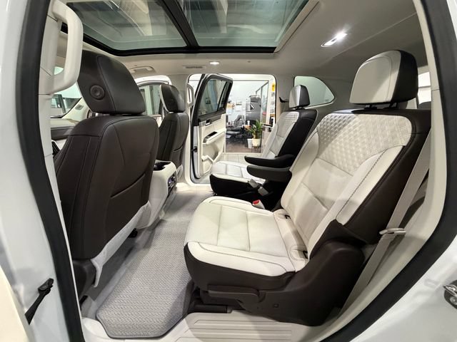 Used 2024 GMC Acadia Denali w/ Super Cruise Package FWD image 12