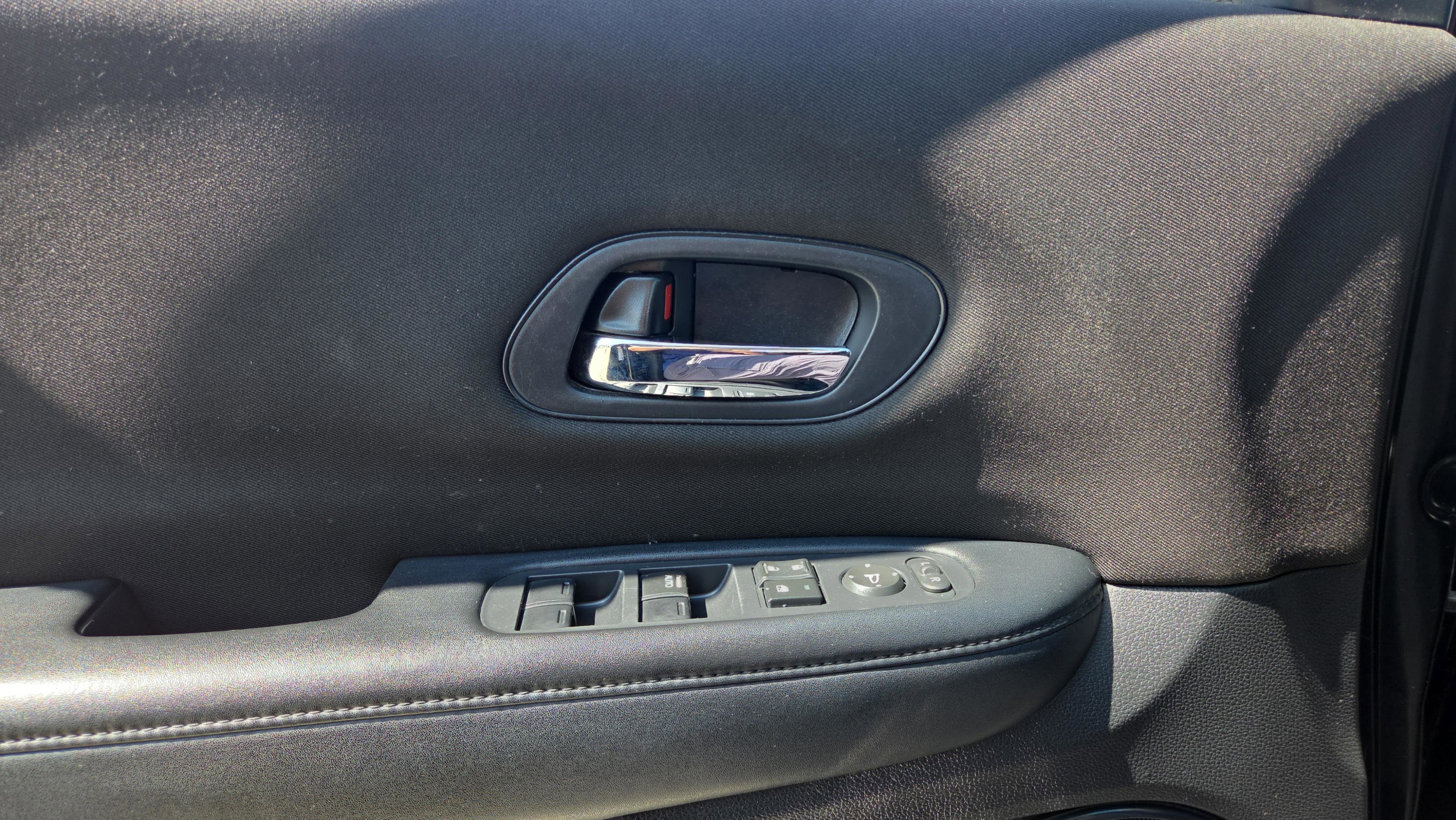 Used 2017 Honda HR-V LX image 34