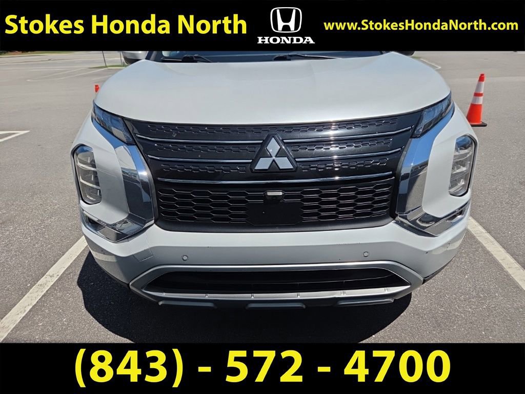 Used 2023 Mitsubishi Outlander SE FWD image 2