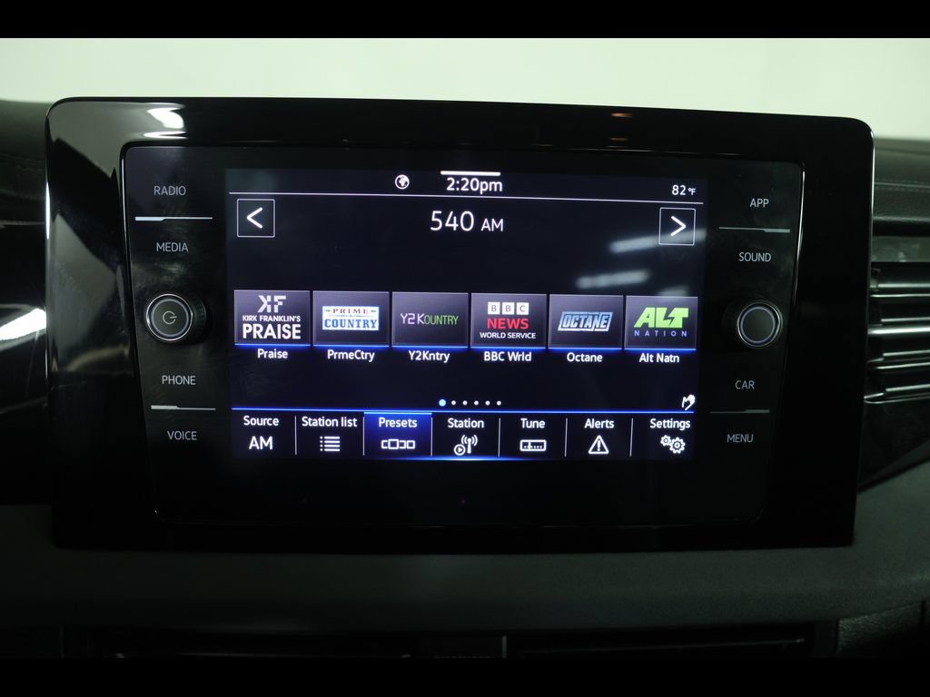 Used 2026 Volkswagen Jetta SE FWD image 14