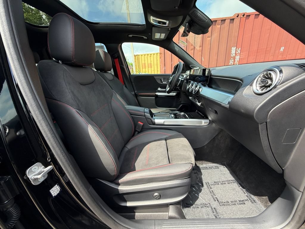 Used 2025 Mercedes-Benz GLB 35 AMG 4MATIC image 26