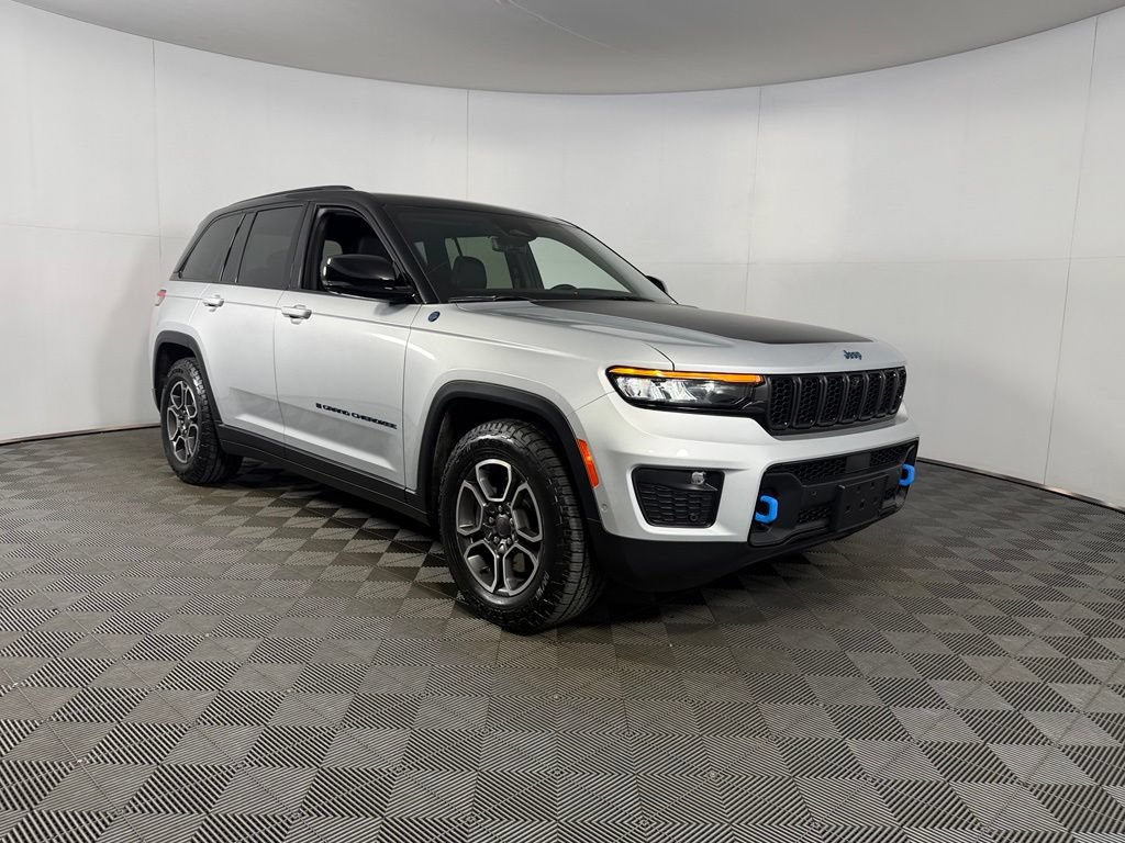 Used 2023 Jeep Grand Cherokee Trailhawk w/ Advanced Protech Group II AWD/4WD image 5