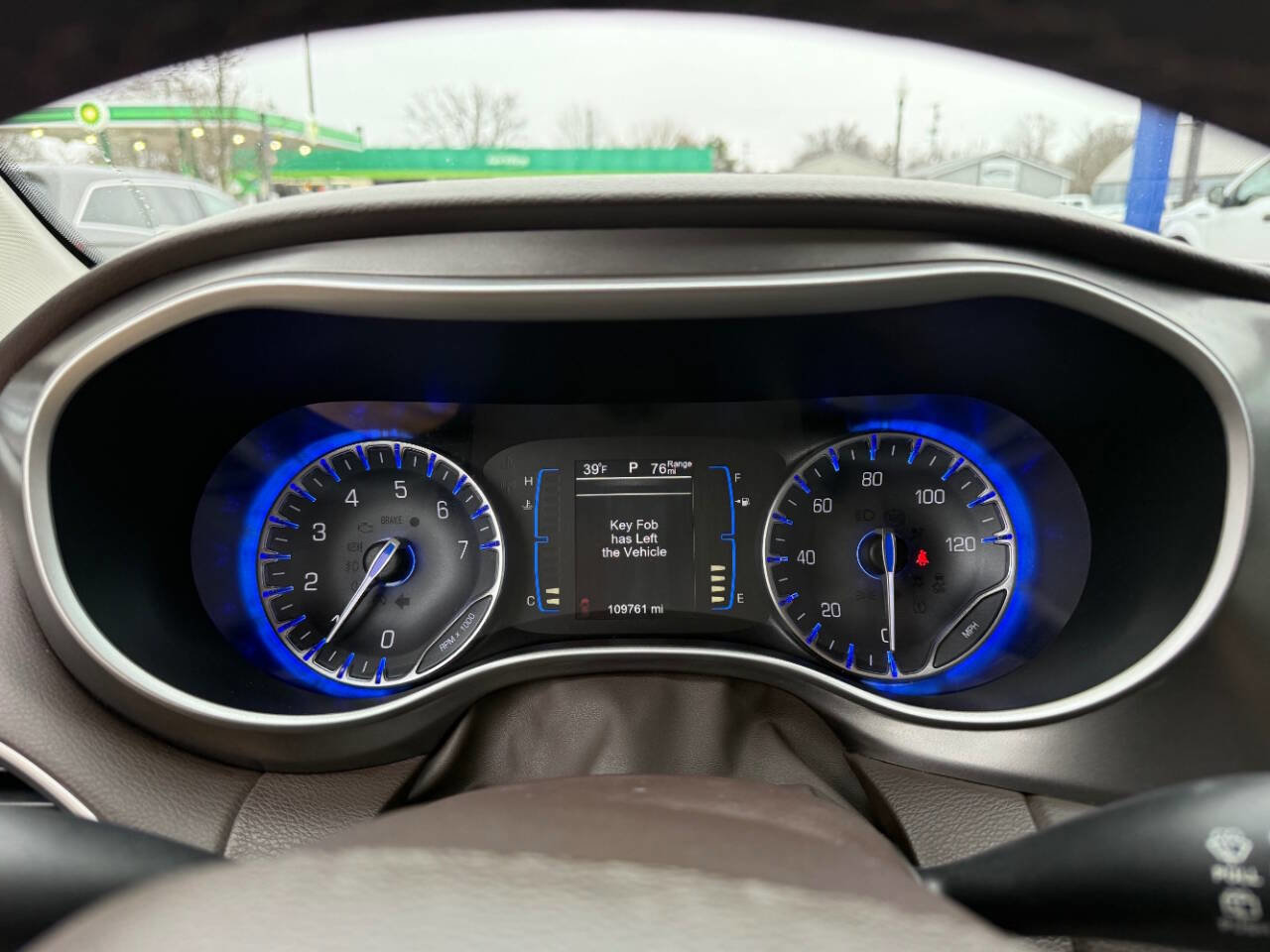 Used 2017 Chrysler Pacifica Touring-L FWD image 19