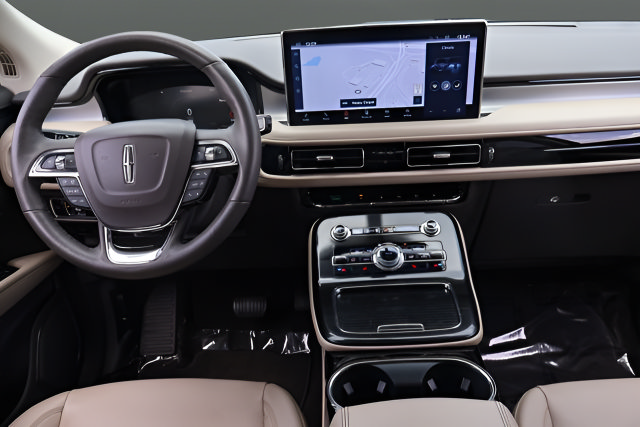 Used 2022 Lincoln Nautilus FWD w/ Premium Package image 17