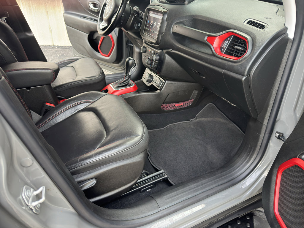 Used 2021 Jeep Renegade Trailhawk image 12
