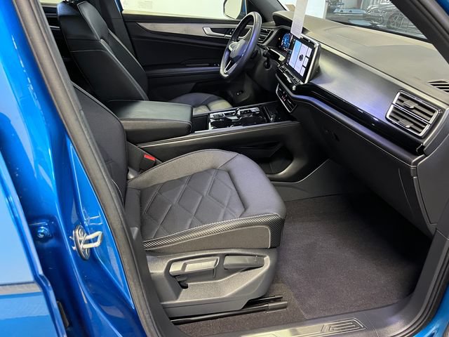 Certified 2024 Volkswagen Atlas Cross Sport SE FWD image 11