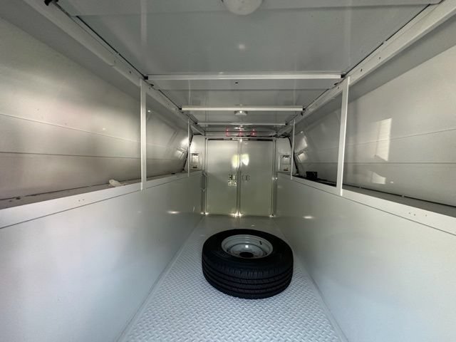 New 2027 Ford E-350 and Econoline 350 Super Duty w/ Interior Upgrade Package RWD image 27