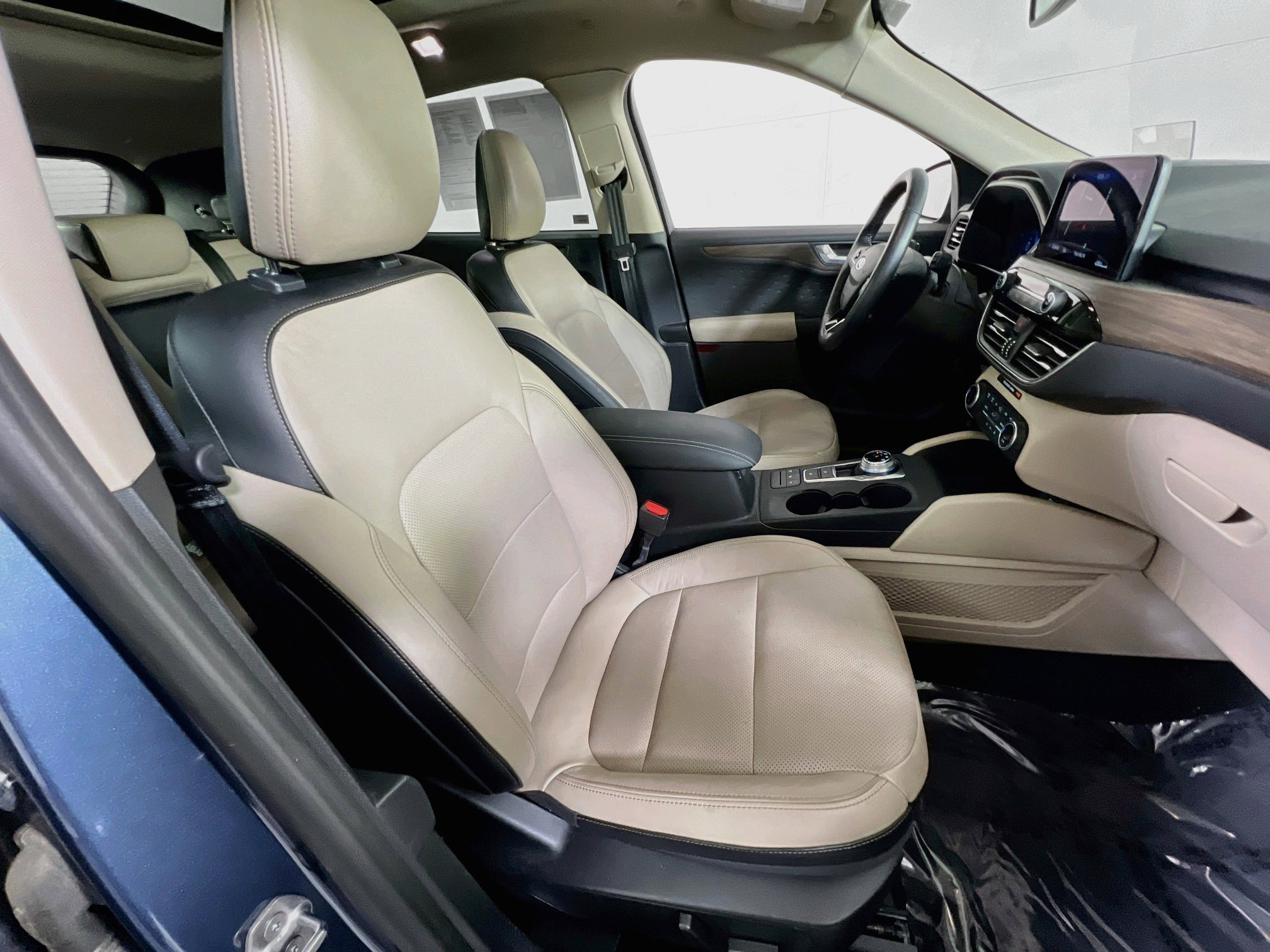 Used 2020 Ford Escape Titanium w/ Titanium Premium Package 2.0 AWD/4WD image 29