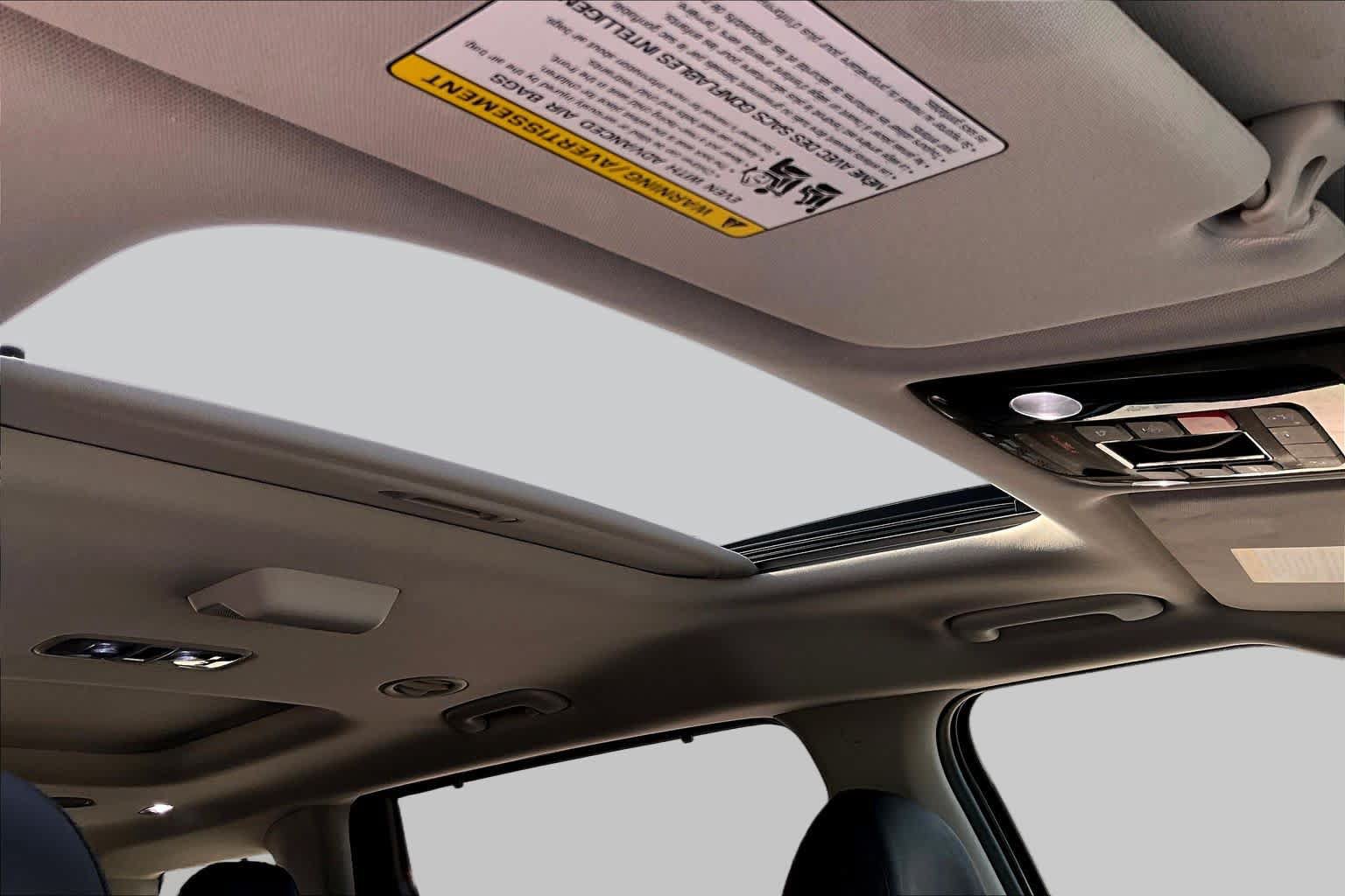 Certified 2025 Kia Carnival SX Prestige FWD image 14