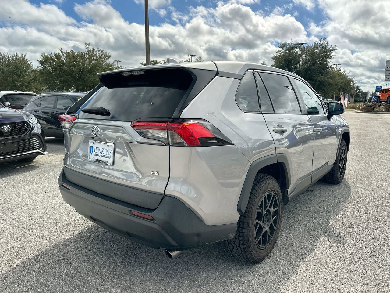 Used 2022 Toyota RAV4 LE image 3