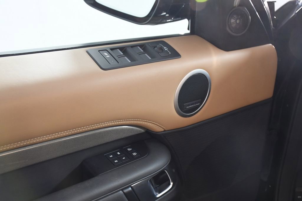 Used 2024 Land Rover Discovery Metropolitan Edition image 15