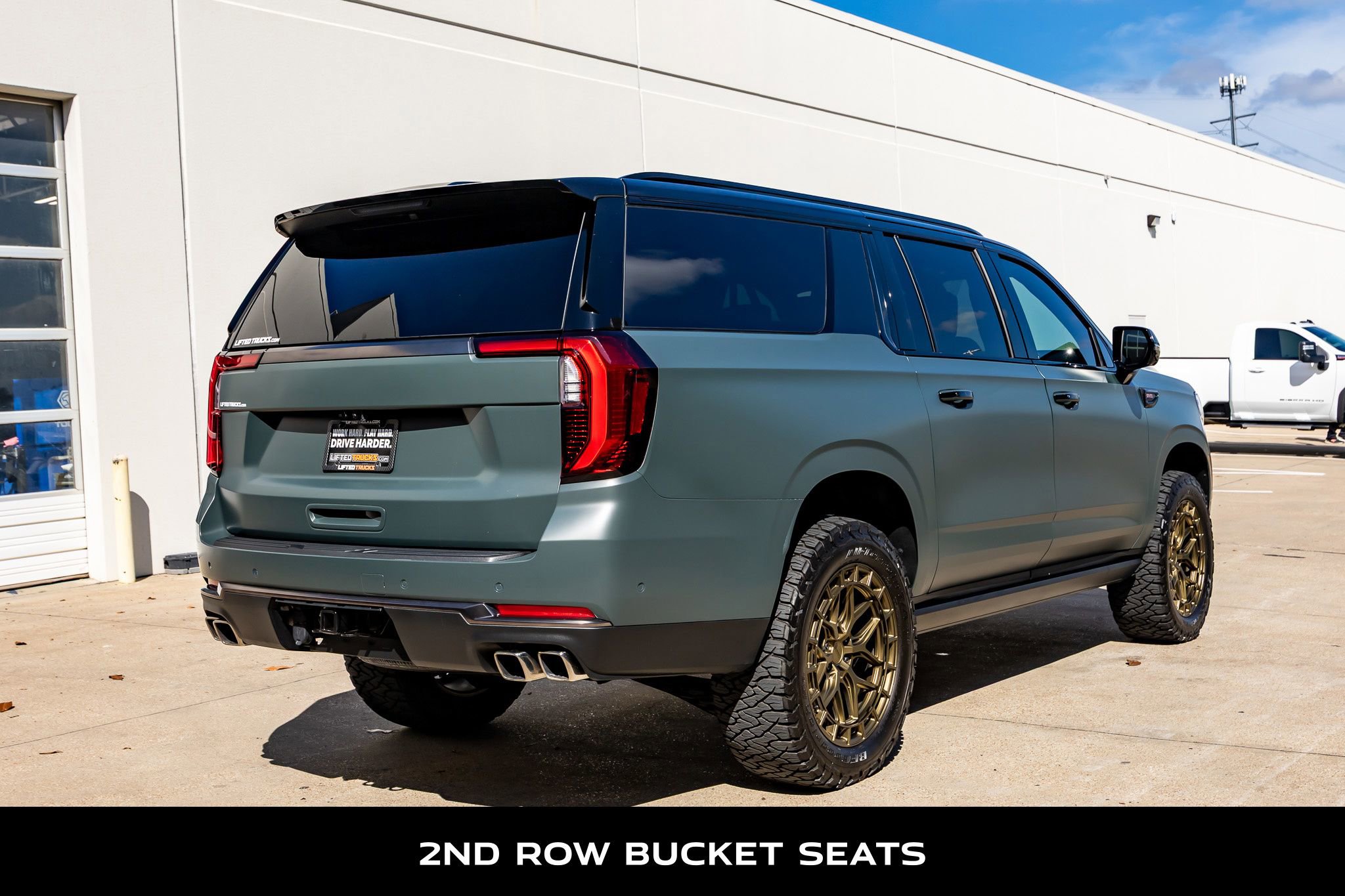 Used 2026 GMC Yukon XL AT4 Ultimate w/ LPO, Illumination Package AWD/4WD image 9