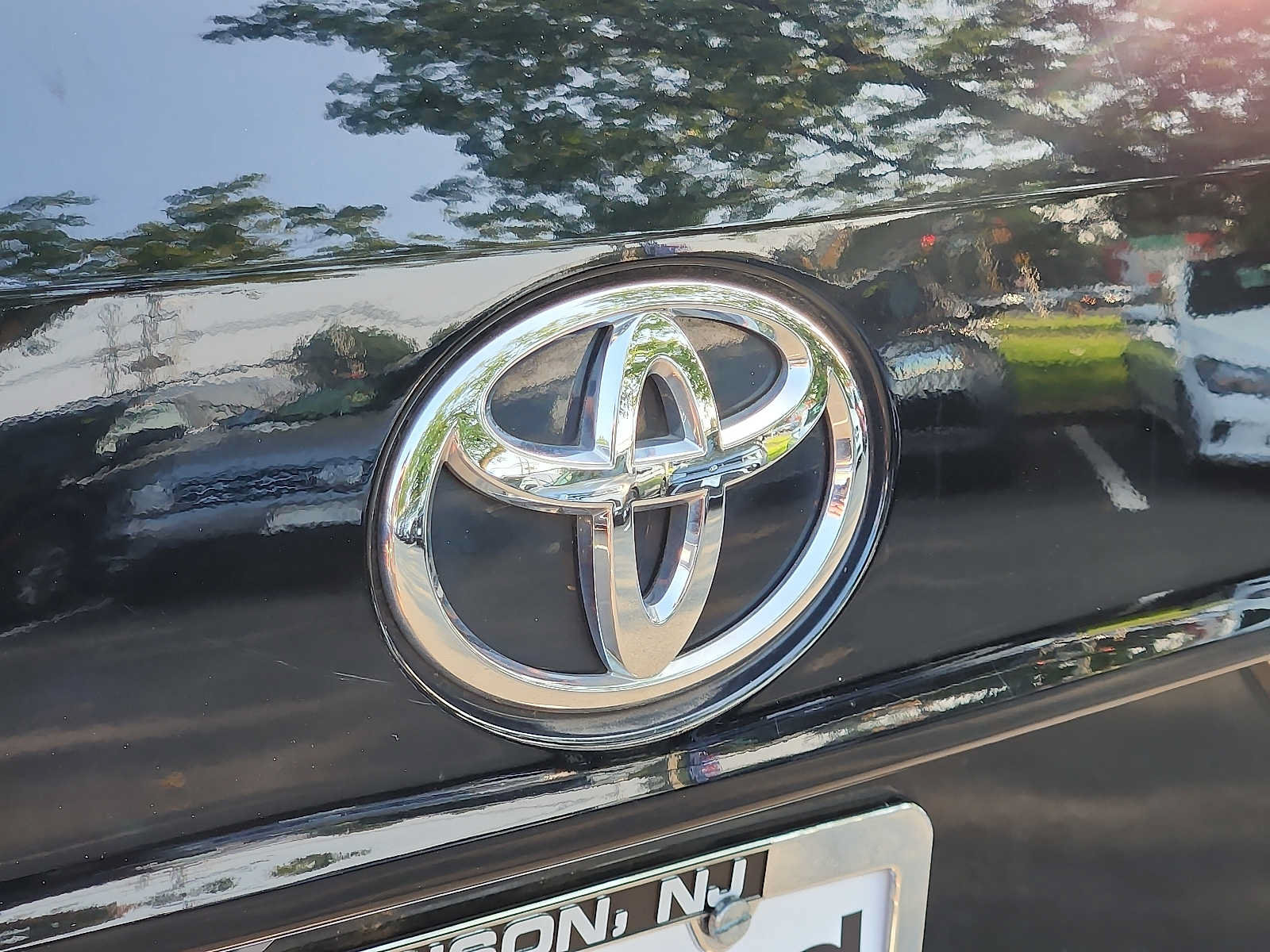 Used 2024 Toyota Highlander LE AWD/4WD image 29