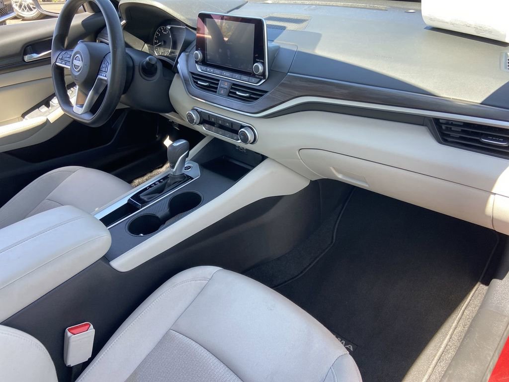 Used 2025 Nissan Altima 2.5 SV FWD image 23