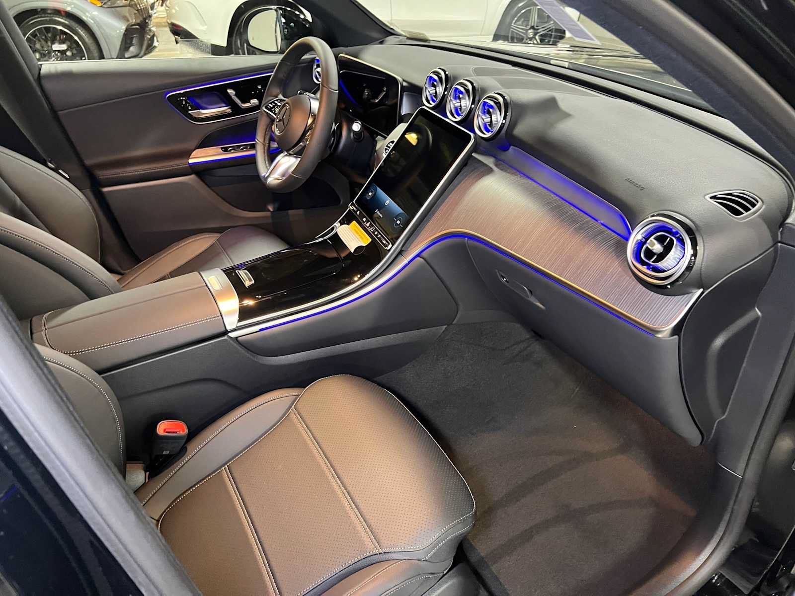New 2027 Mercedes-Benz GLC 300 4MATIC image 11
