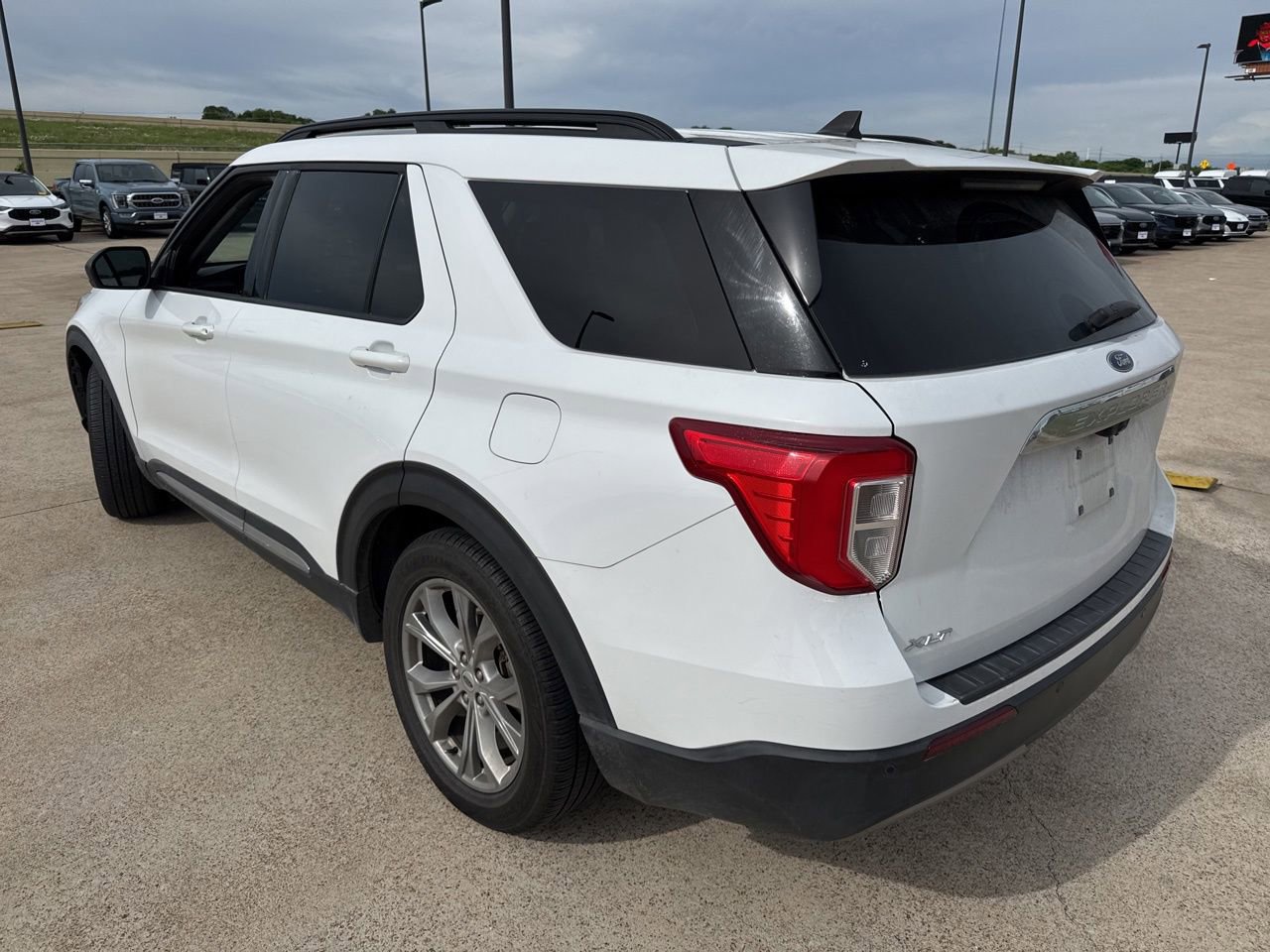 Used 2021 Ford Explorer XLT w/ Equipment Group 202A RWD image 8