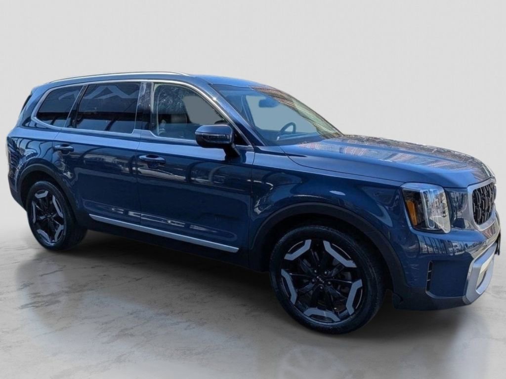 Certified 2023 Kia Telluride EX image 5