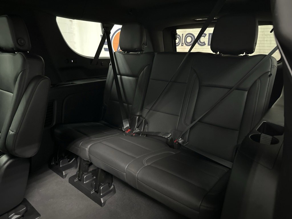 Used 2024 Chevrolet Suburban LT image 34