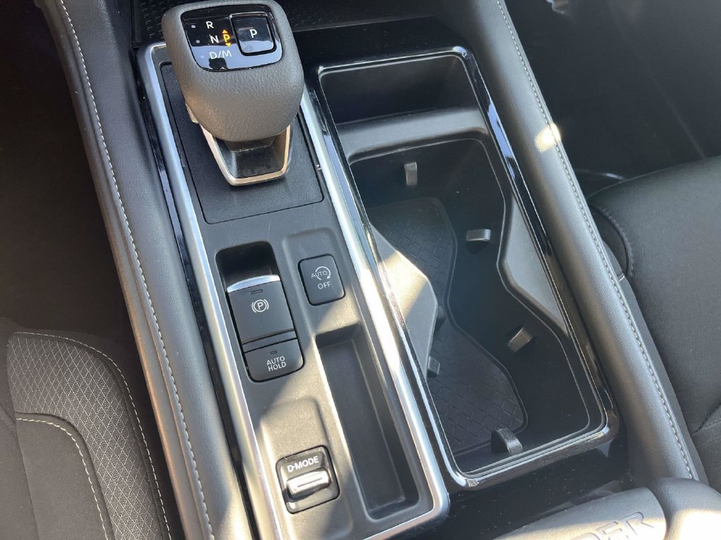 Used 2025 Nissan Pathfinder SV FWD image 30