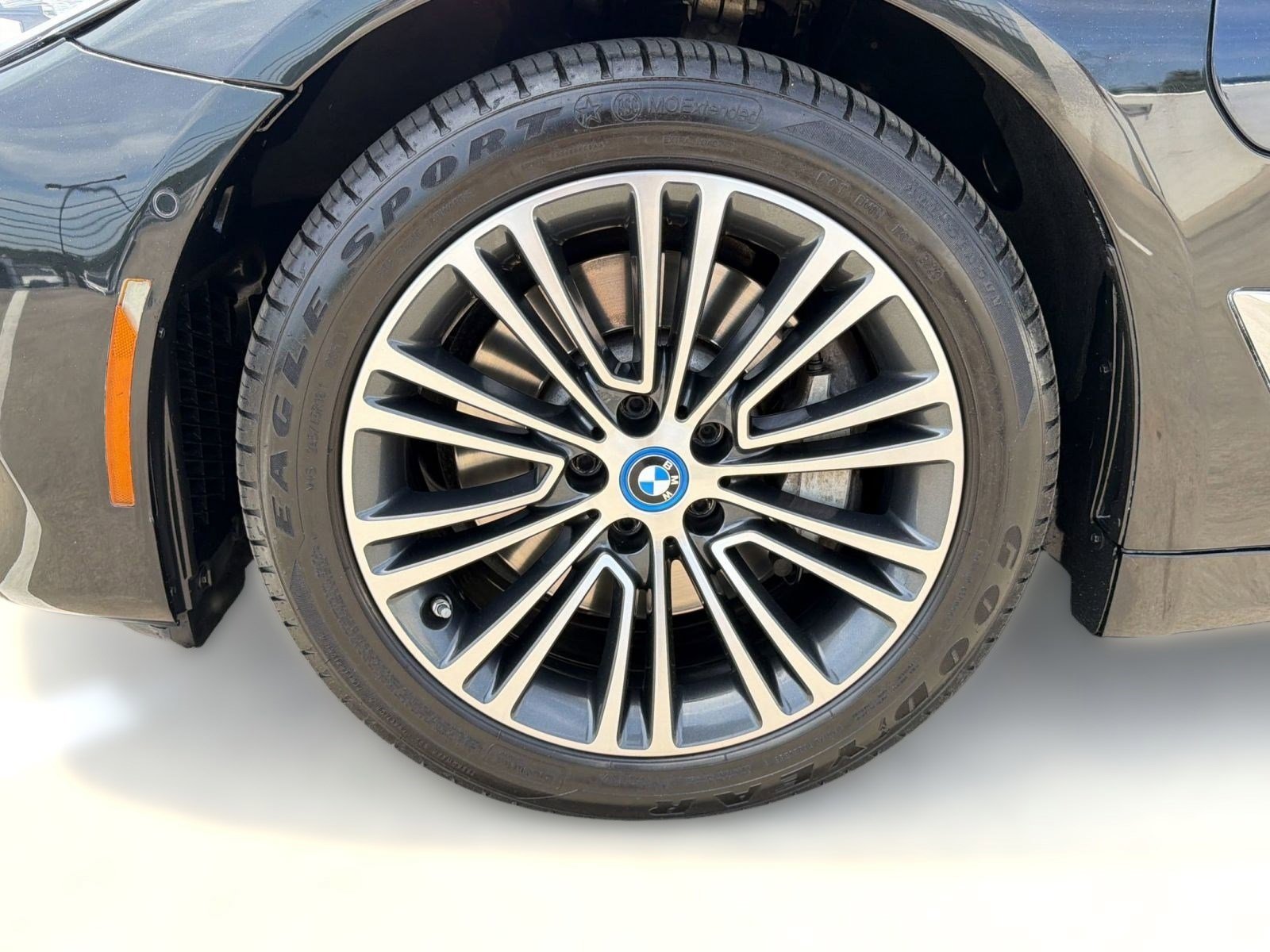 Used 2018 BMW 530e xDrive AWD/4WD image 11
