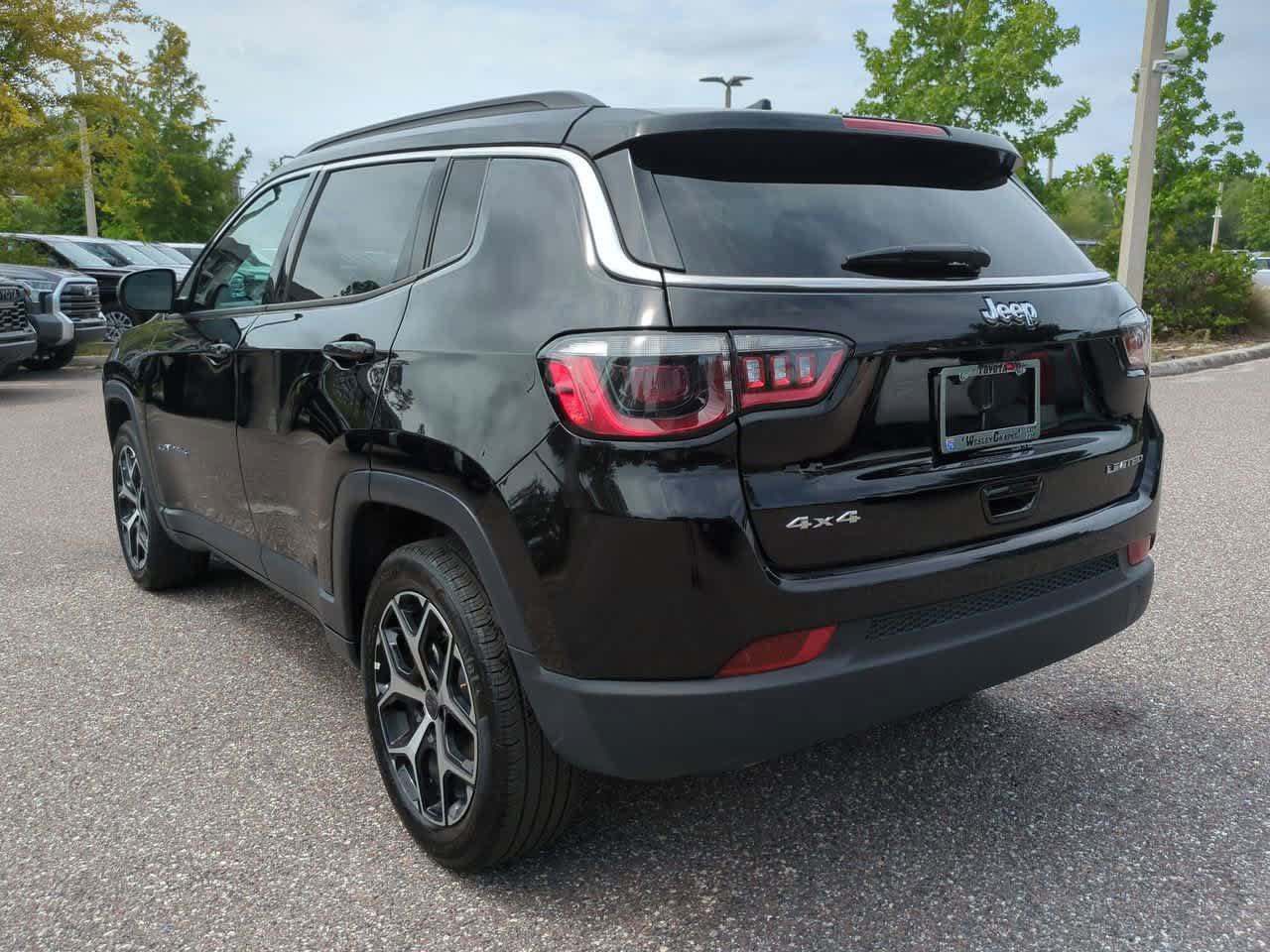 Used 2025 Jeep Compass Limited AWD/4WD image 4