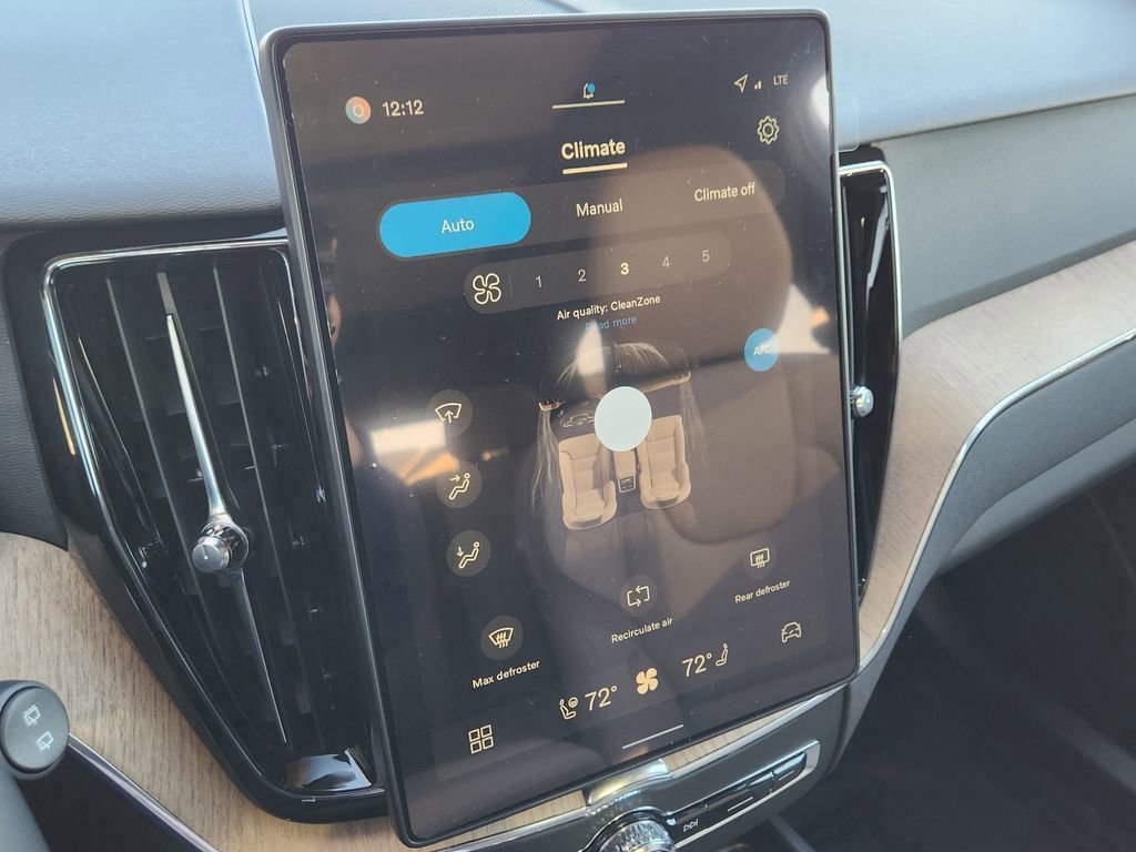 New 2026 Volvo XC60 B5 Core w/ Climate Package image 9