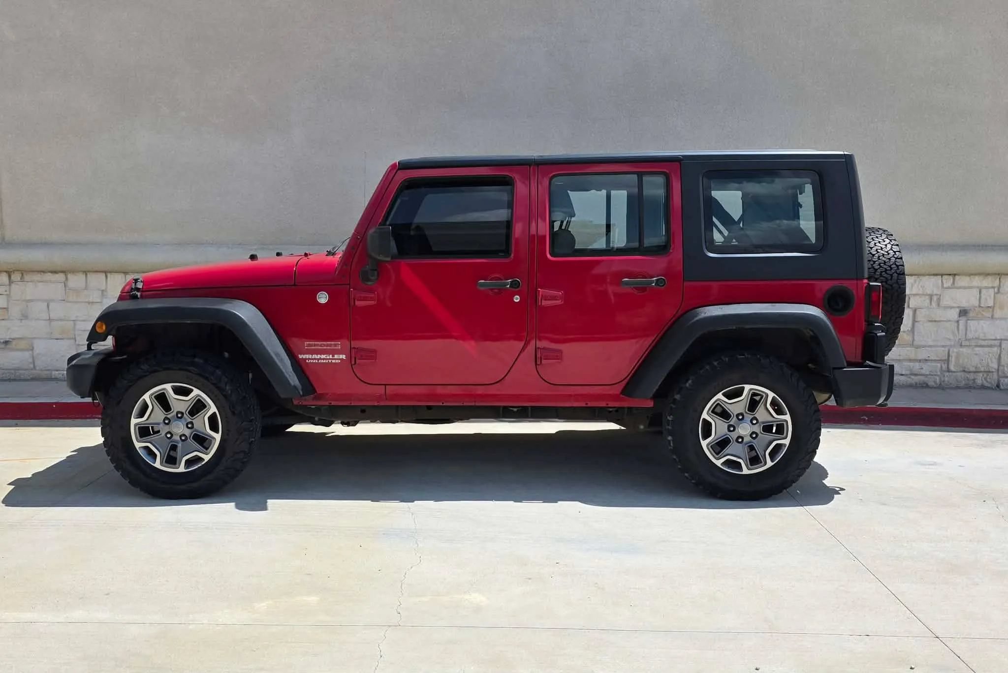 Used 2010 Jeep Wrangler Unlimited Sport AWD/4WD image 7