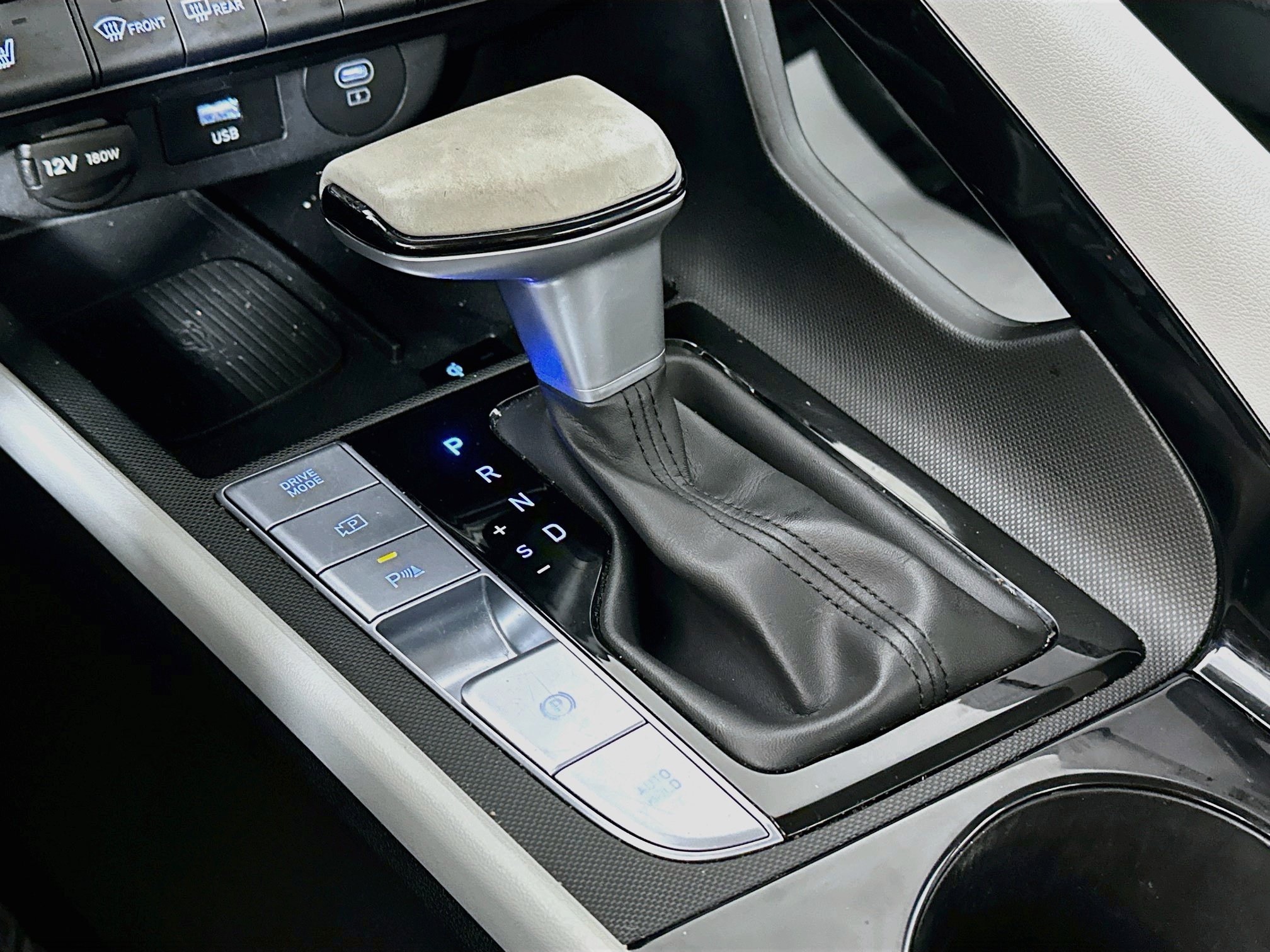 Certified 2024 Hyundai Elantra Limited FWD image 17