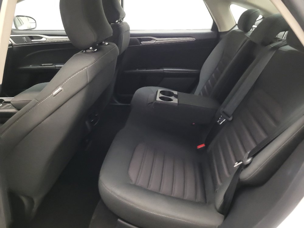 Used 2018 Ford Fusion SE w/ Fusion SE Technology Package FWD image 18