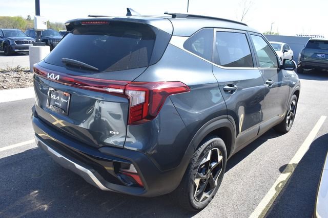Used 2024 Kia Seltos EX AWD/4WD image 2