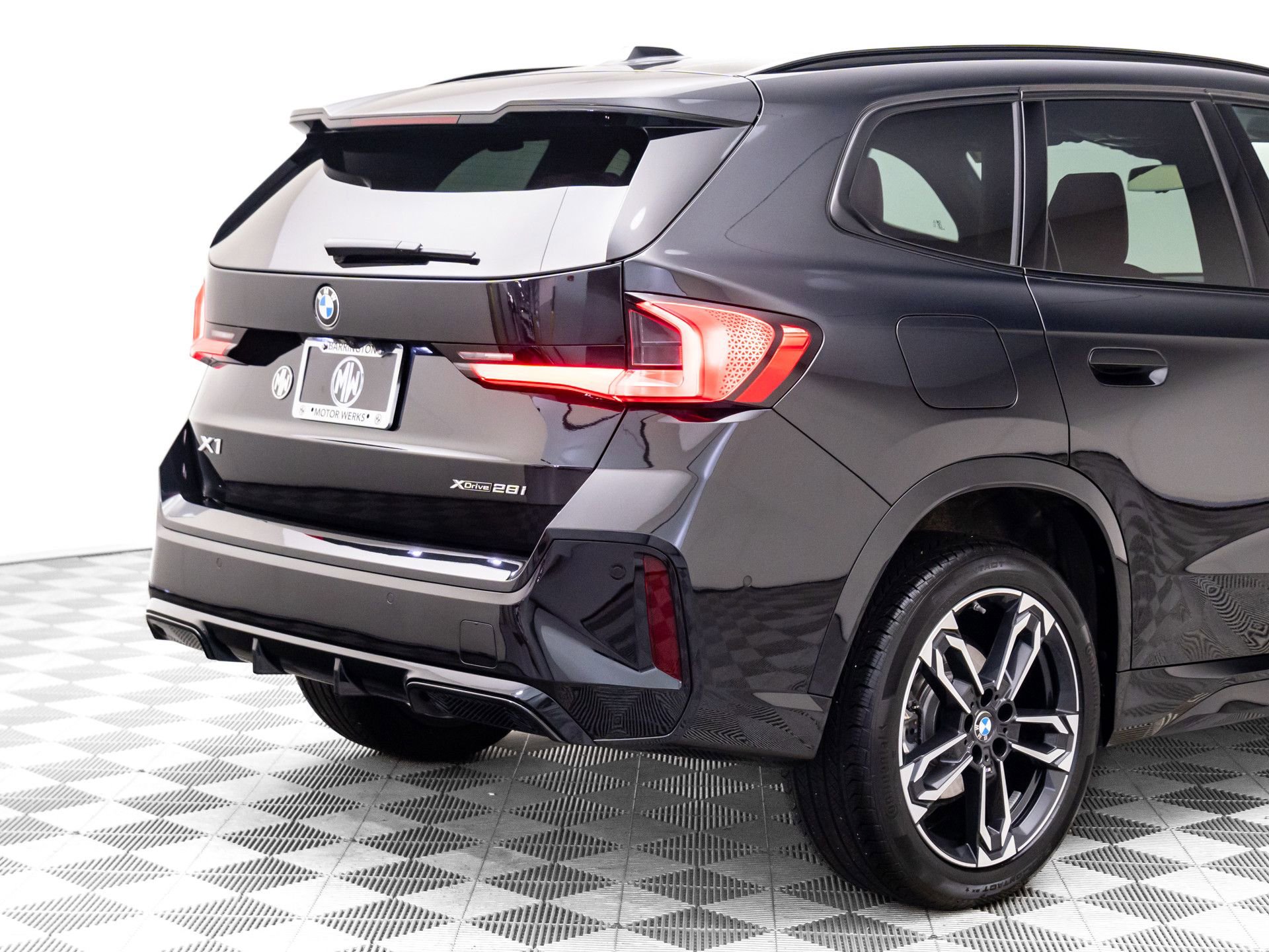 Used 2025 BMW X1 xDrive28i w/ M Sport Package image 40