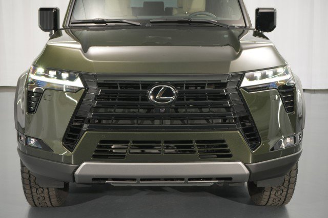 Used 2026 Lexus GX 550 Overtrail+ image 9