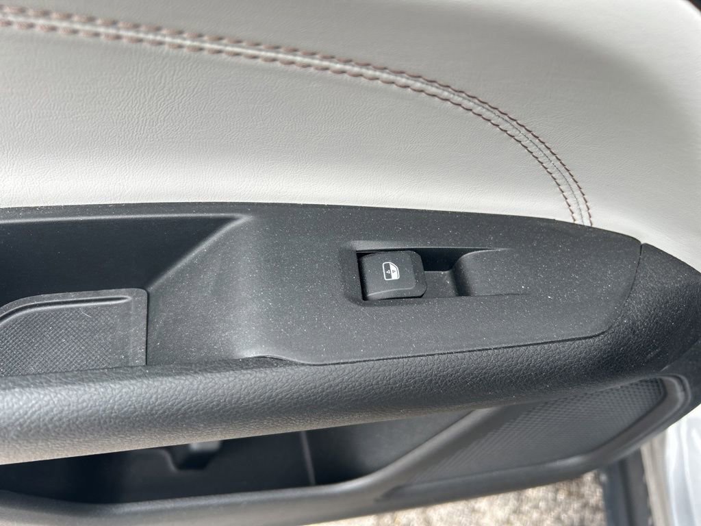 Used 2022 Jeep Compass Limited w/ Sun and Sound Group image 9