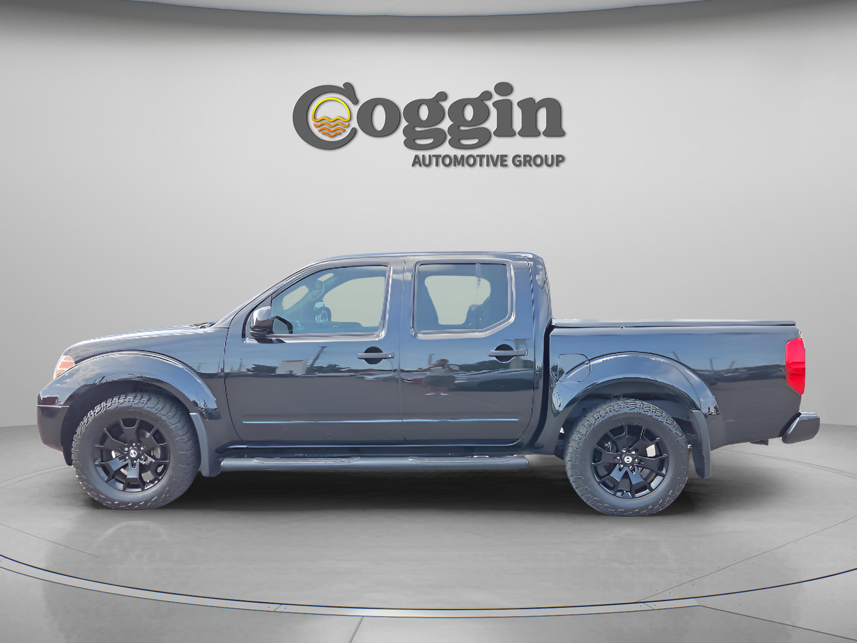 Used 2020 Nissan Frontier SV w/ Midnight Edition Floor Mats RWD image 2