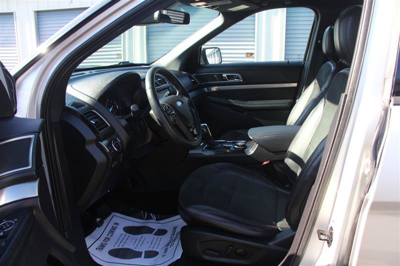 Used 2019 Ford Explorer XLT w/ Equipment Group 202A AWD/4WD image 19